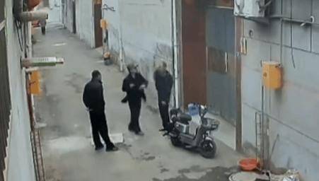 山西临汾一村民发布举报前任村长材料被找上门扇耳光，警方介入