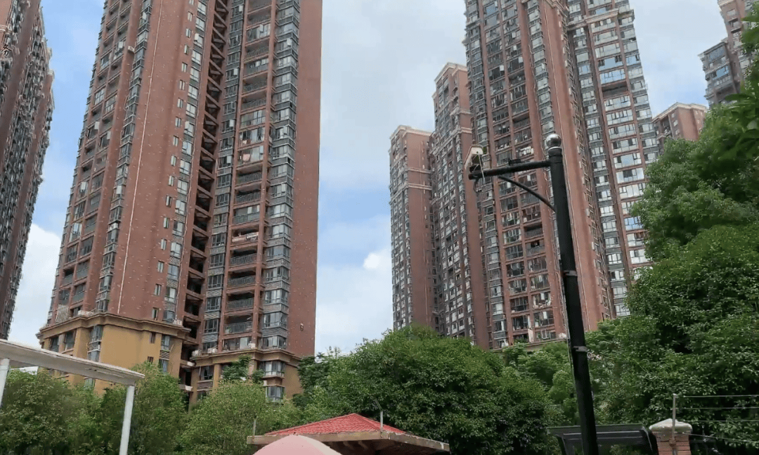 合肥“房姐”李梅，长沙83套房拍卖结束！最贵一套出价44次，141.8万元成交