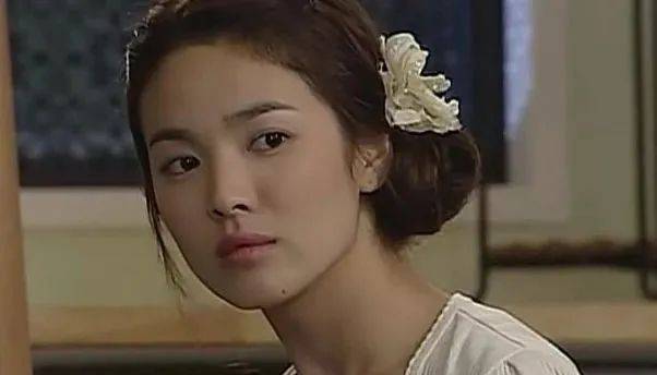 宋慧乔重回大荧幕状态好得出奇，从清纯美少女到知性御姐，一起看看她的演艺之路吧！