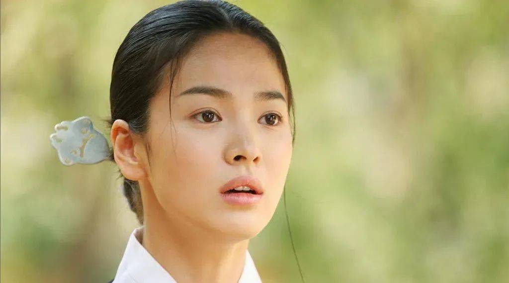宋慧乔重回大荧幕状态好得出奇，从清纯美少女到知性御姐，一起看看她的演艺之路吧！