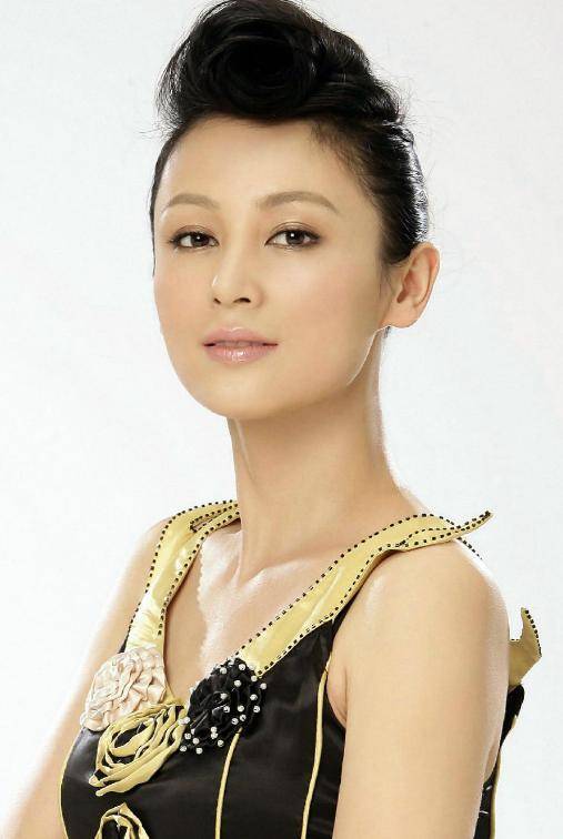 “大陆第一美人”两大名导为其沉迷，今55岁却像25岁的她经历了啥