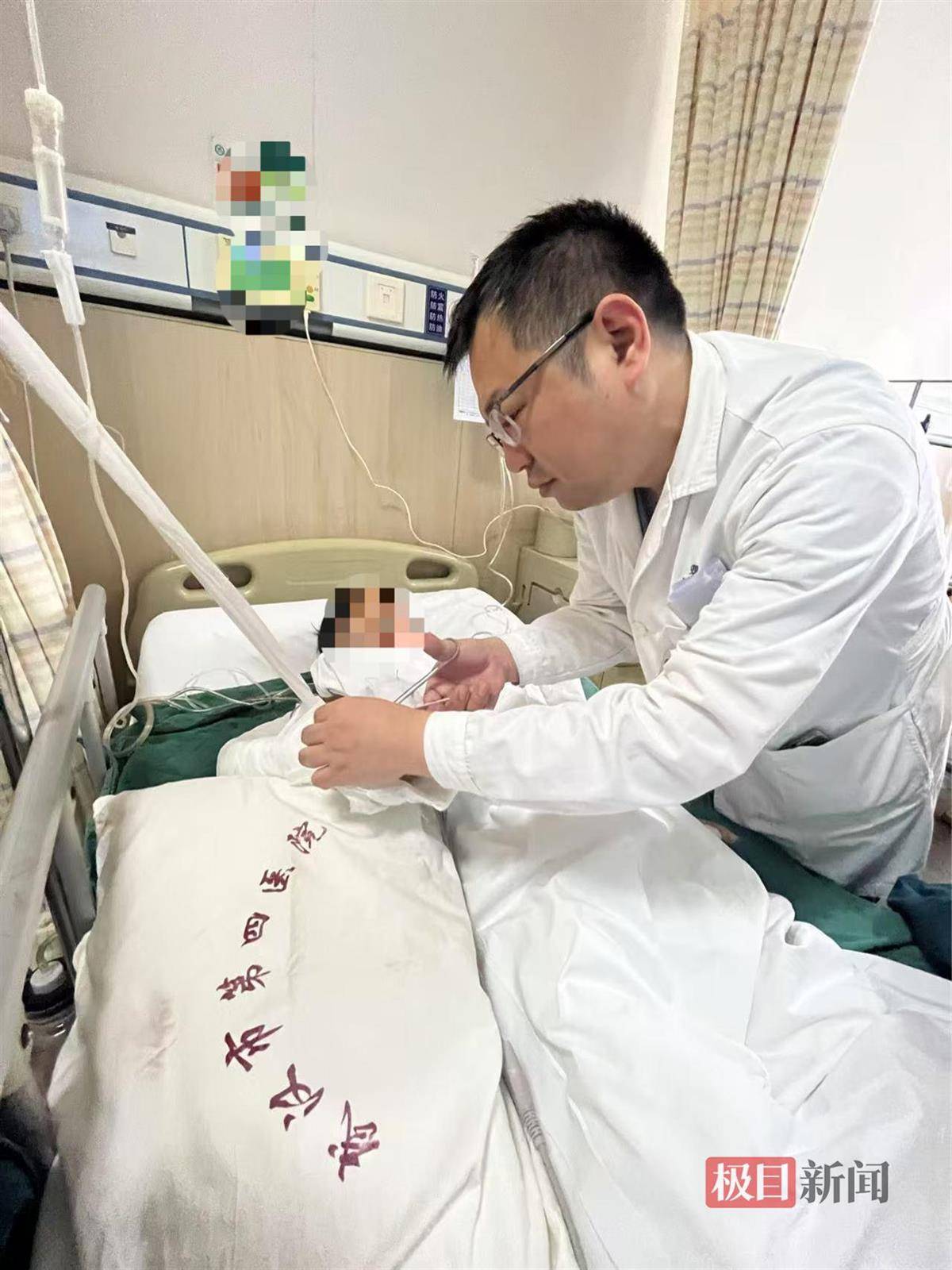痛心！用火药粉自制“鞭炮”，12岁男孩被炸断三根手指