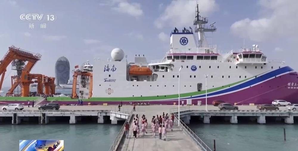 和机器狗赛跑、在科考船上课 这些中小学科学课太酷啦！