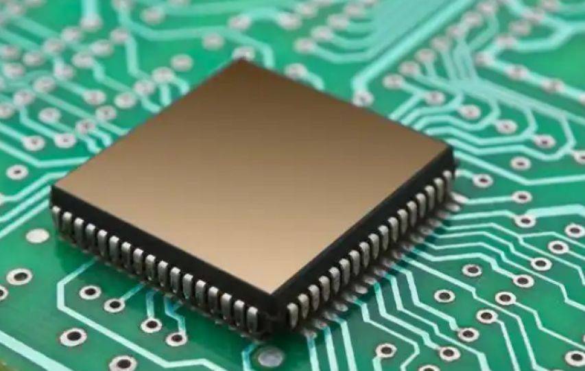 特朗普对华口风突变,专家坦言:必须提高警惕!中国一出手就是3440亿,ASML或要被取代!