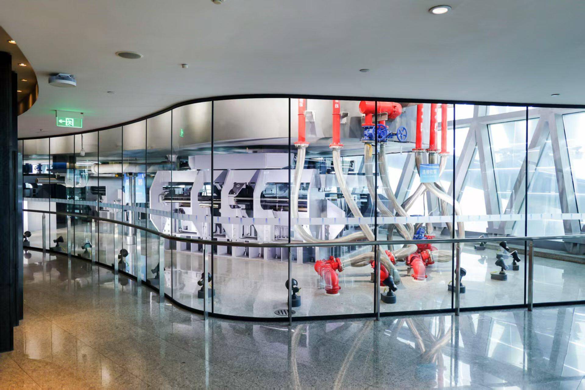 超强台风来袭,广州塔“定塔神器”出现明显摆动