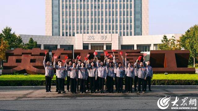 国庆氛围已拉满！潍坊昌乐满城飘扬“中国红”