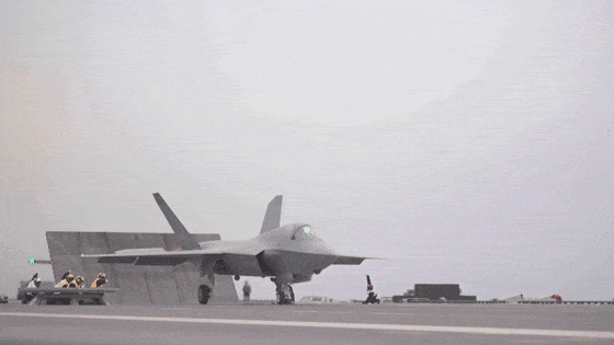 歼35亮相塞尔维亚后，印媒才明白：炸中国大使馆，是美国衰落起点