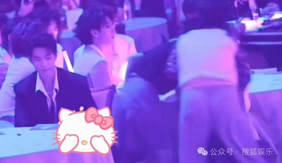 这场晚会台下简直是追星现场,名场面太多了吧?