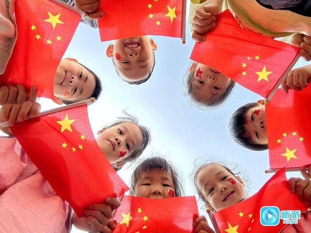 “花式”献祝福，潍坊各地喜迎国庆