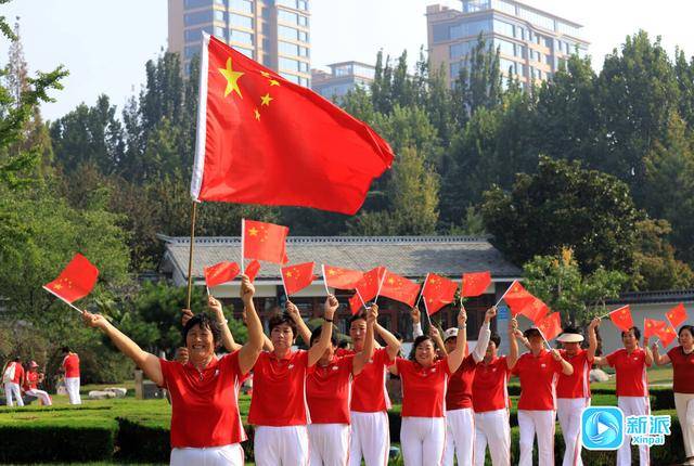 “花式”献祝福，潍坊各地喜迎国庆