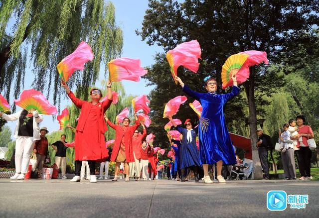 “花式”献祝福，潍坊各地喜迎国庆