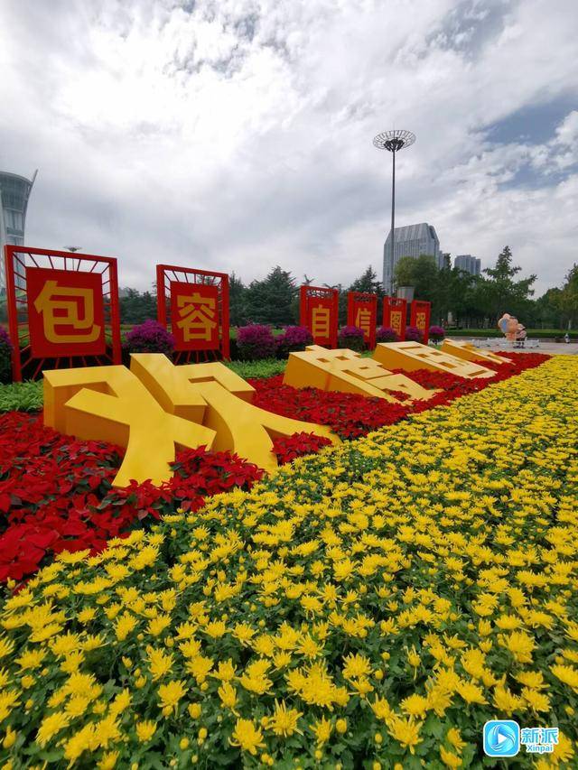“花式”献祝福，潍坊各地喜迎国庆