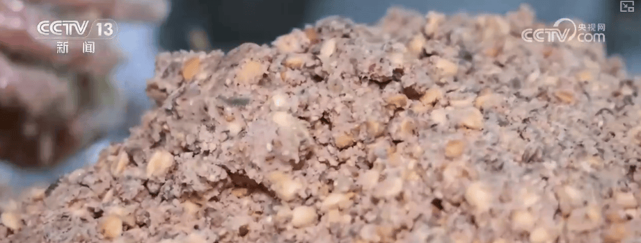 特色月饼玩转“跨界”创新 给节日消费添“新”意激活经济“新”热力