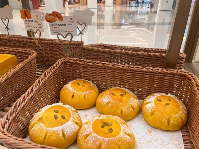 一小时售罄！年轻人涌入医院抢面包