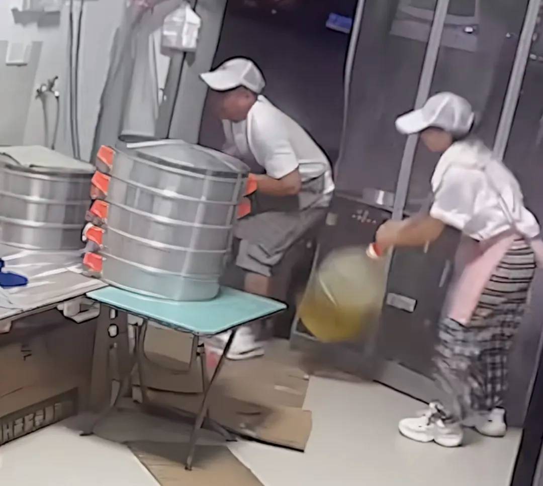 妻子抄起20斤油桶砸老公,“晚10秒,后果不堪设想……”