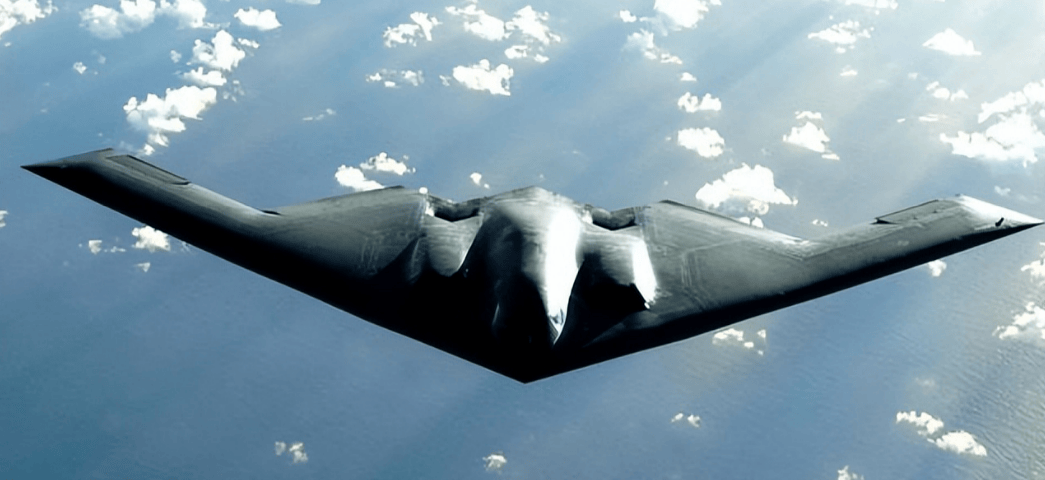 轰20有多贵？印度专家：轰20或强于B2，一架成本也许可抵20架歼20