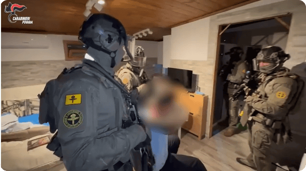 凯特患癌竟因辉瑞疫苗？伦敦4万被盗手机直飞香港，比贩毒暴利产业链曝光…