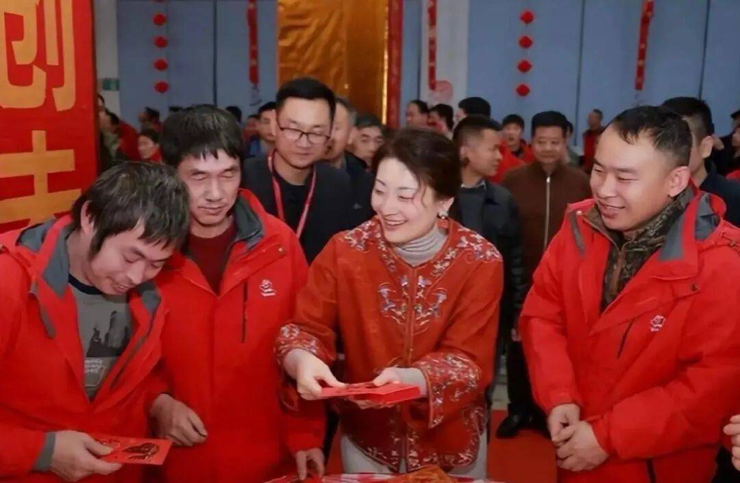 娃哈哈“内战”打到了最残酷的时候，宗馥莉这次腹背受敌