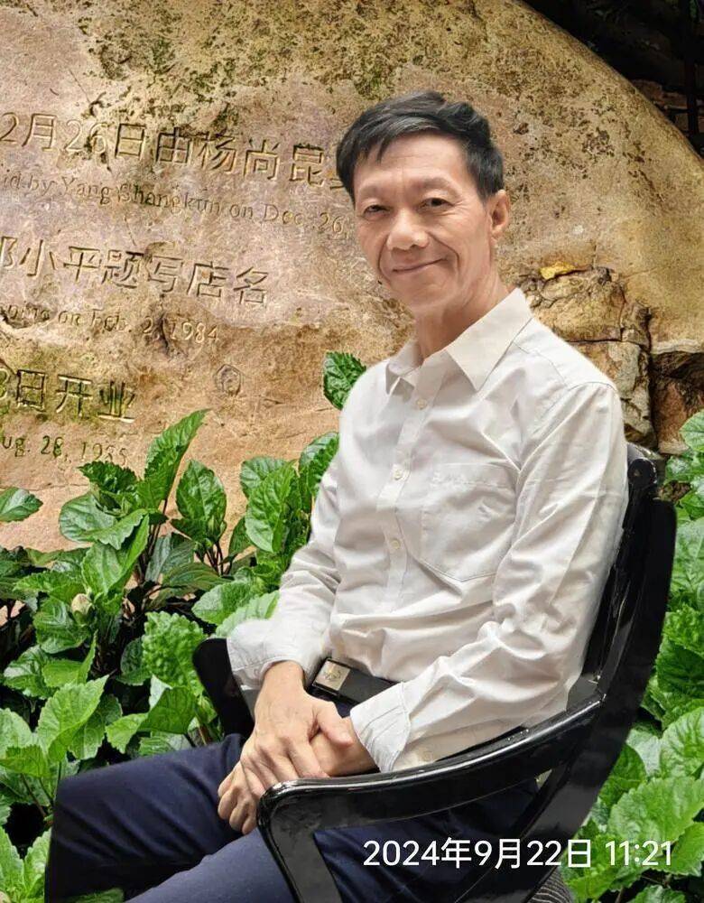 边卖猪肉边自学，三年翻译十多万字，被报道后“逆天改命”成大学教授，他寄语年轻人