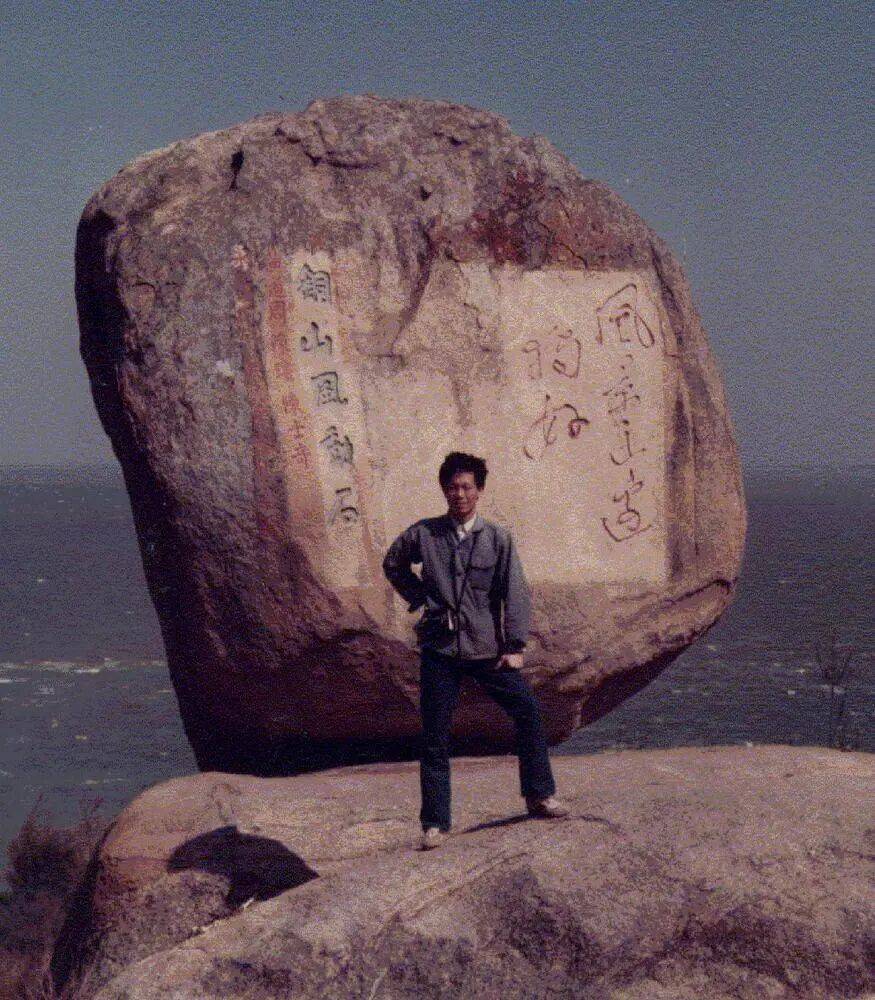 边卖猪肉边自学，三年翻译十多万字，被报道后“逆天改命”成大学教授，他寄语年轻人