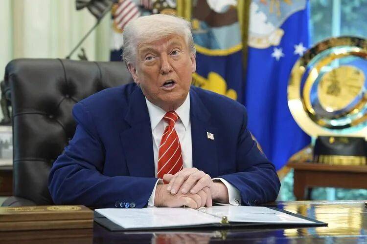 特朗普就台湾问题罕见表态，还主动公布访华行程，看来是真急了