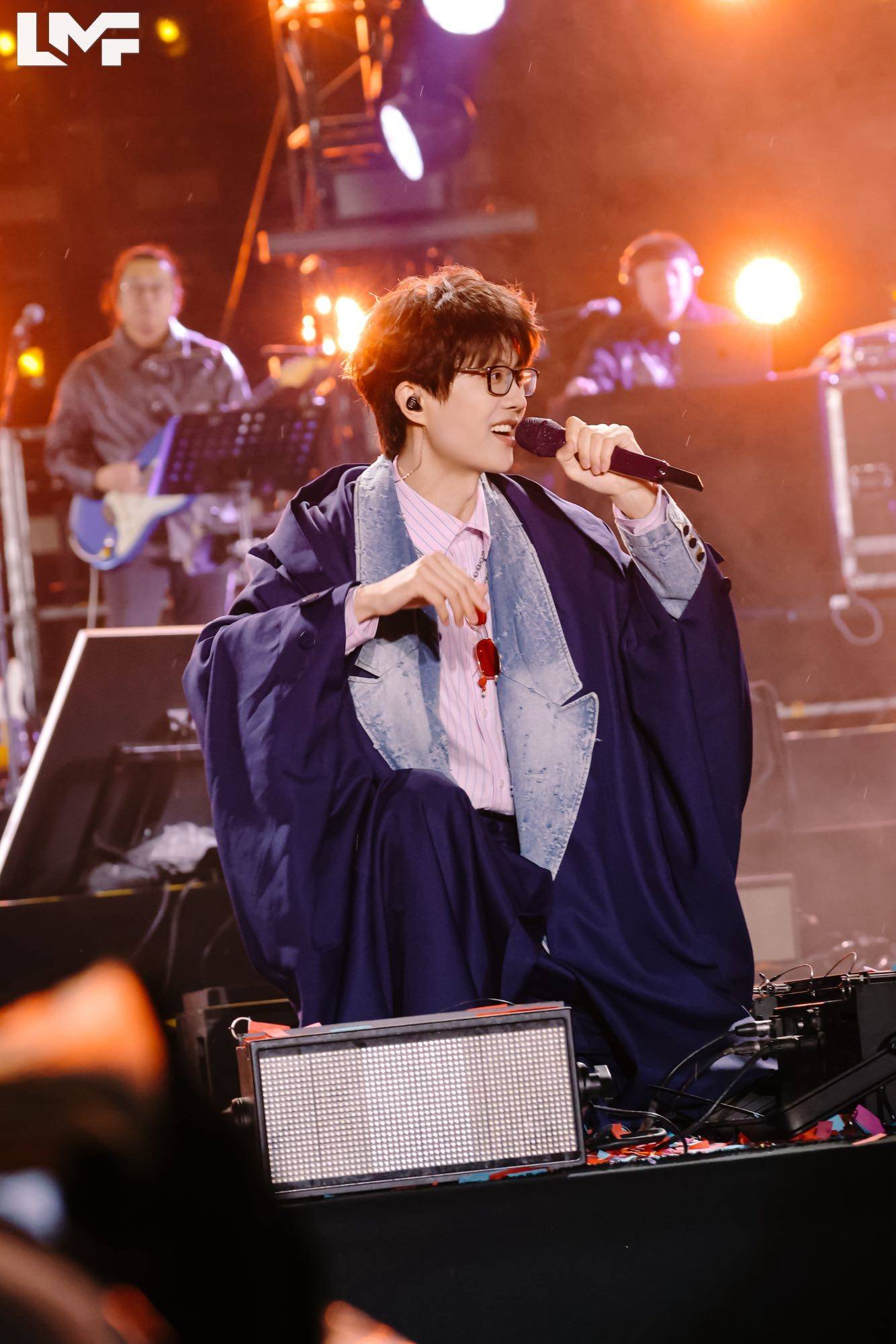 许嵩南京LMF音乐节压轴登场 无人机烟花秀加持呈现视听盛宴