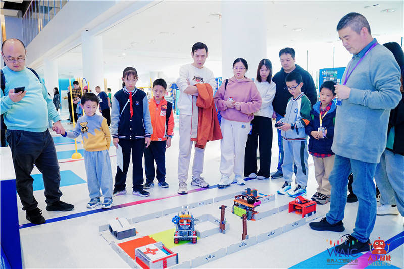 构建人工智能教育新生态,上海青少年人工智能创新大赛举行