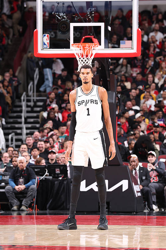 成NBA历史首人,文班亚马:已准备好挑战更强的球队