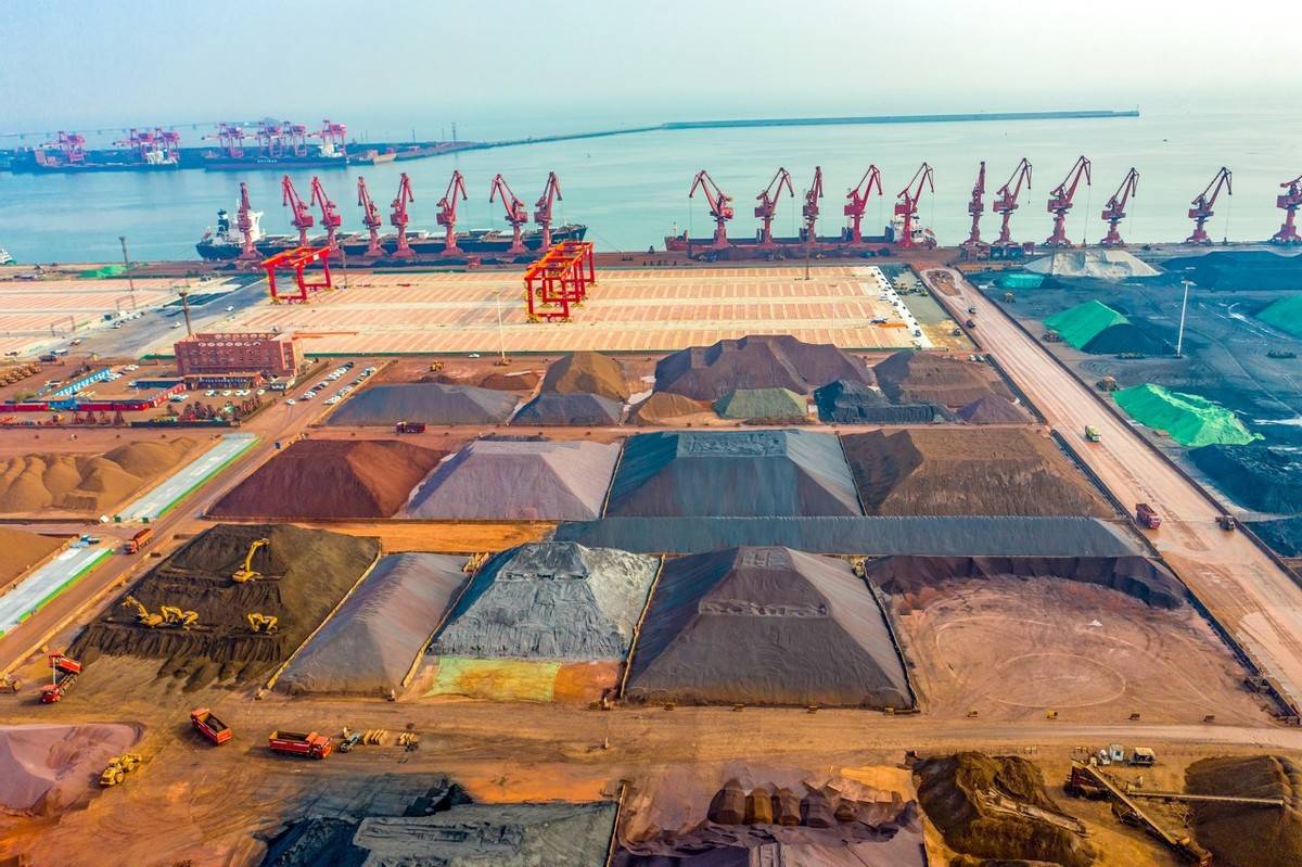 中国开始恢复稀土供应，特朗普没想到，中方留了一手，美军供应商日子难过了！