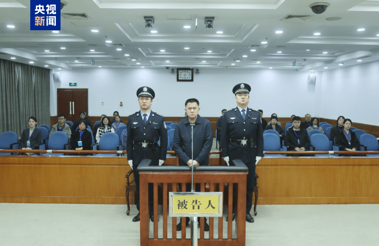 新闻8点见丨中方严肃敦促日方收回错误言论;商务部回应安世半导体相关问题